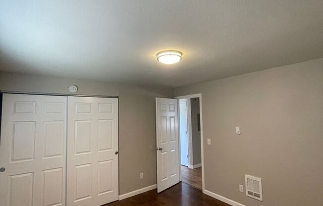 2 beds, 1 bath, 800 sqft, $1,400, Unit Mar1964