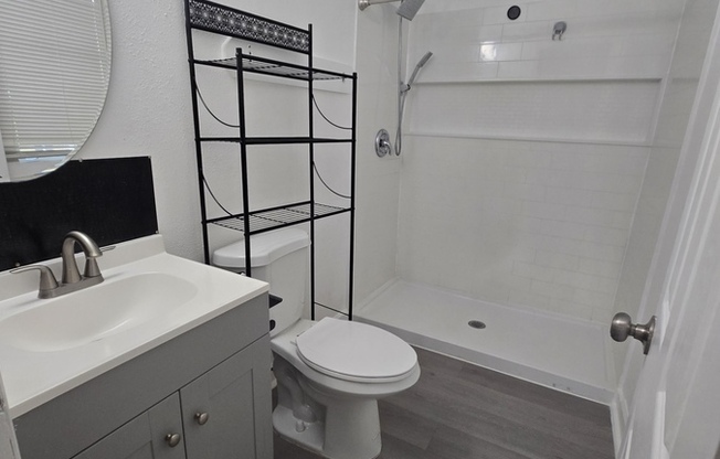 336 W 18 ST