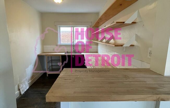 2 beds, 1 bath, 1,200 sqft, $995, Unit Unit 2