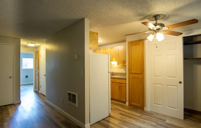 2 beds, 1 bath, $1,425, Unit 3932