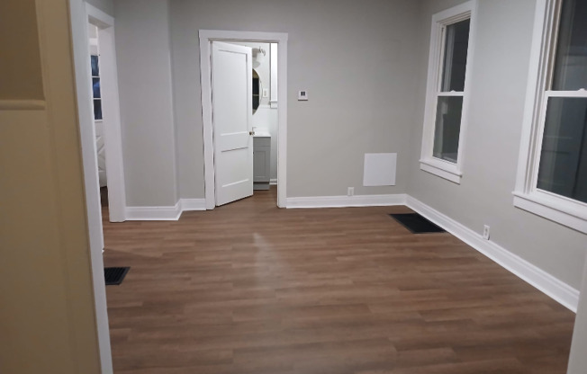 309 W MEMORIAL DR