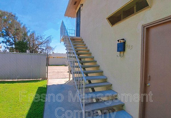 589 E BARSTOW AVE