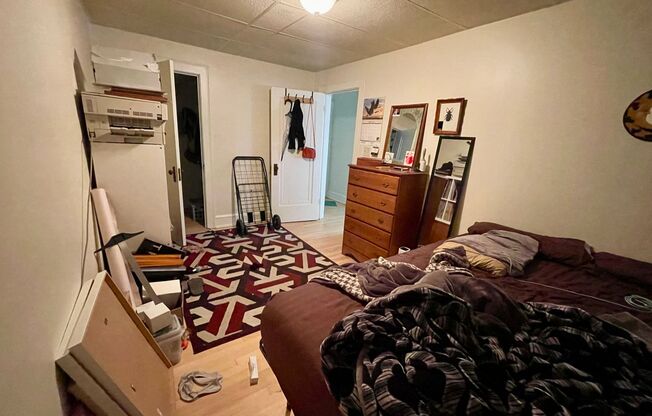 1 bed, 1 bath, $995, Unit 32
