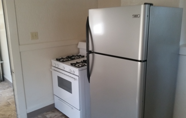 2 beds, 1 bath, $1,595