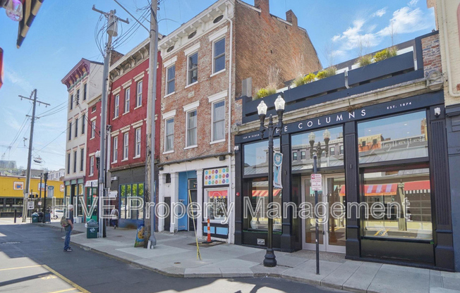 107 W ELDER ST