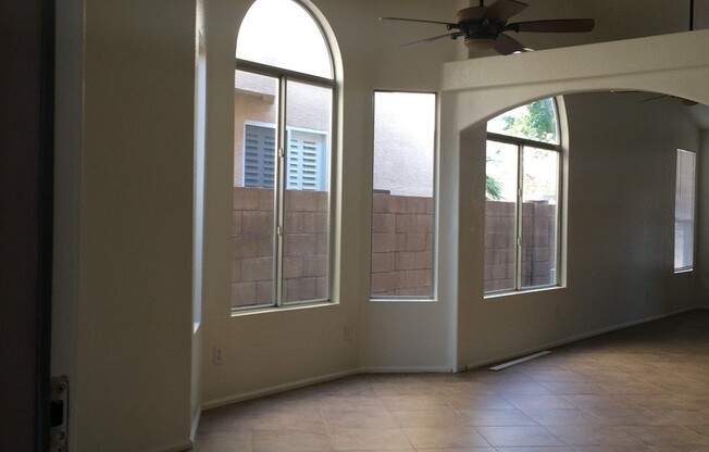 Beautiful 3 bedroom 2 bath North Phoenix home Under market rate! Available after June 1st!
