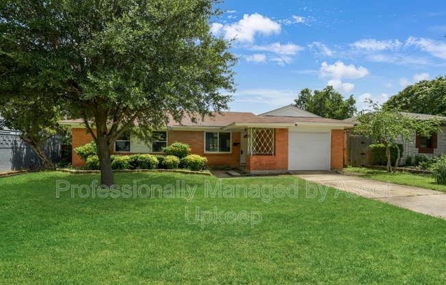 1223 DUMONT DR