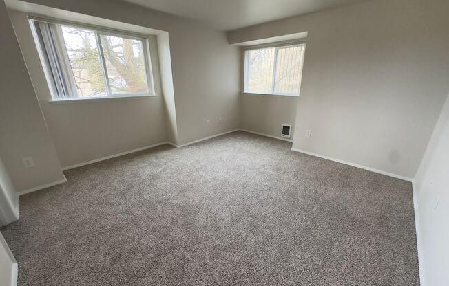 1 bed, 1 bath, 723 sqft, $1,595, Unit C10