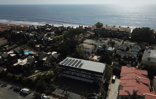 SURFER’S BEACH FLAT w/ IN UNIT LAUNDRY ! ..... tandem GARAGE !!!