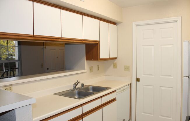 2 beds, 2 baths, $2,050, Unit APARTMENT 628