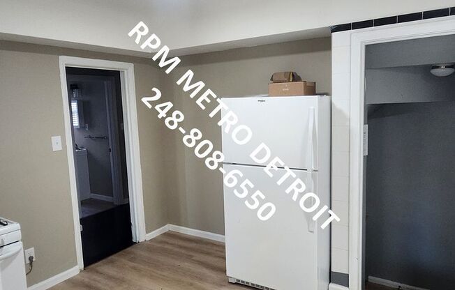 3 beds, 1 bath, $1,350, Unit (OM)