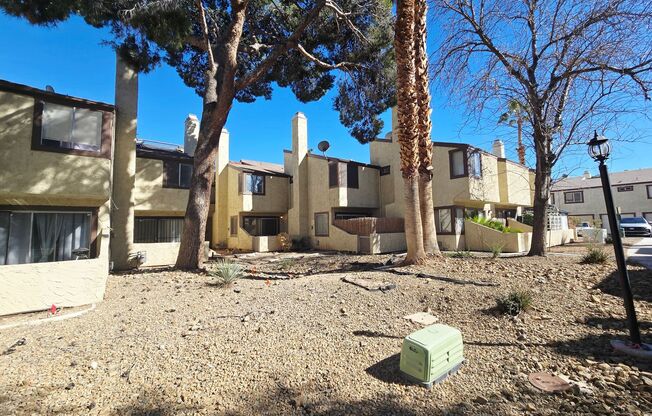 Fully Furnished 2-Bedroom Townhouse Near the Strip, UNLV & Airport