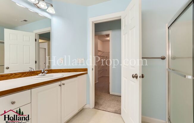 Spacious 4-bedrooms home in a great Hillsboro location