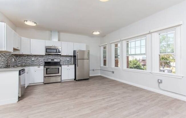 Studio, 1 bath, 350 sqft, $1,445, Unit 406