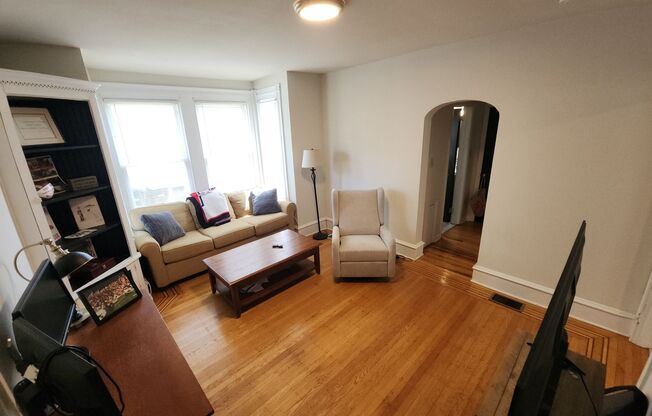 Great Location Conshy Apartment w/Central Air - W/D - HW Floors