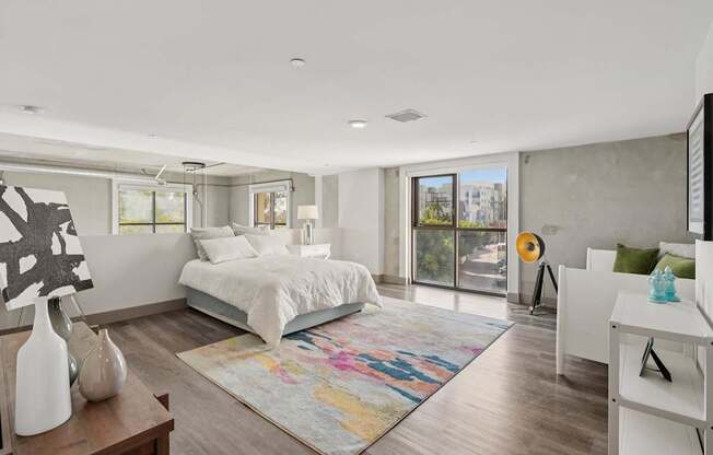 Large Bedroom at The Mansfield at Miracle Mile, Los Angeles