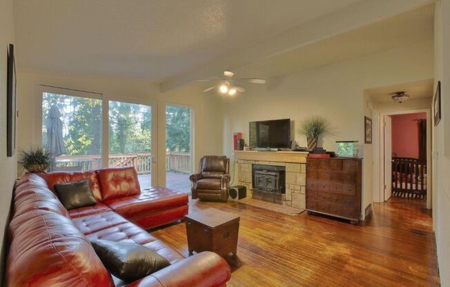 Charming 3 Bed 2 Bath Home in Eastgate