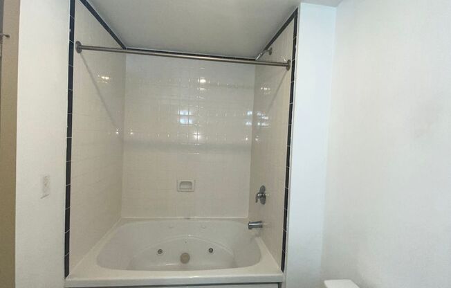 1 bed, 1 bath, 787 sqft, $1,445, Unit 1517 S. Theresa Ave. #204