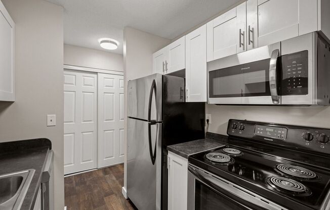2 beds, 1 bath, 935 sqft, $1,545, Unit 305