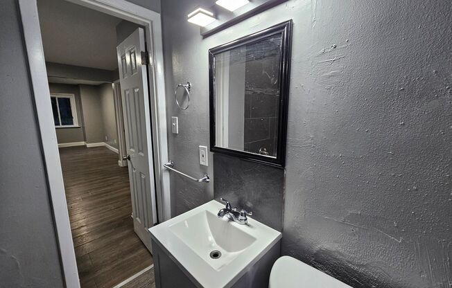 Small 2 bedroom 1 bath apartment for rent!