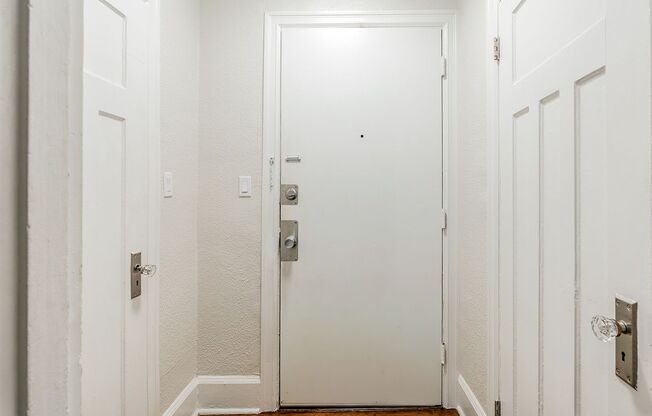 Studio, 1 bath, 399 sqft, $1,399, Unit 103