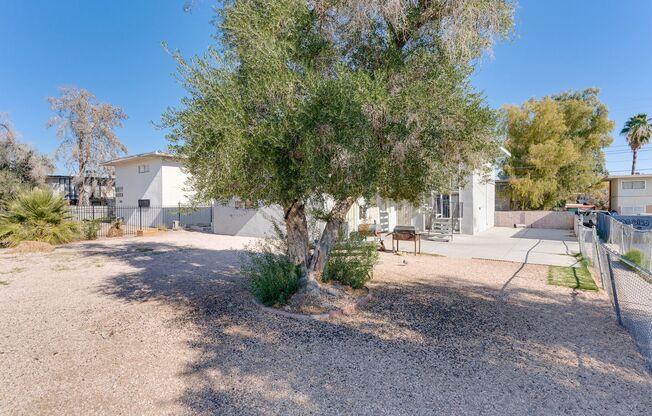 HOUSING CHOICE VOUCHER APPROVED! Bright & Spacious 2-Bedroom Upstairs Unit in Central Las Vegas!