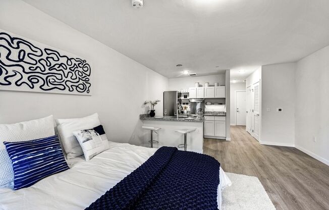 Studio, 1 bath, 425 sqft, $2,040, Unit 2M