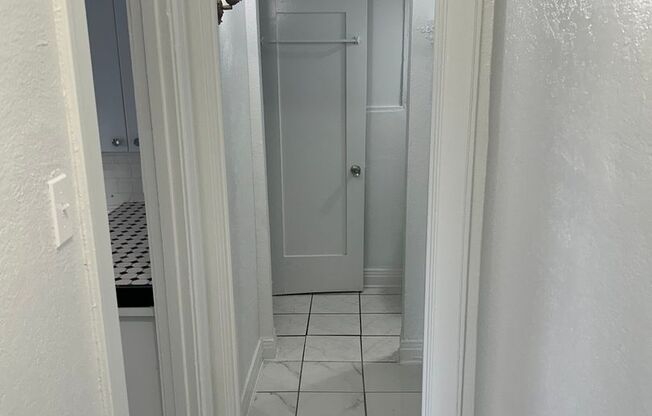Studio, 1 bath, 525 sqft, $1,595, Unit 215