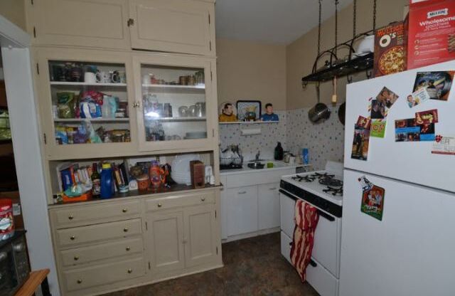 3707 HOYNE