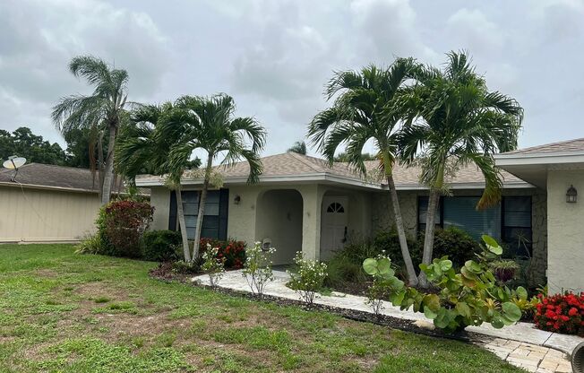 BEAUTIFUL 3 BEDROOM POOL HOME IN SANDPIPER BAY!