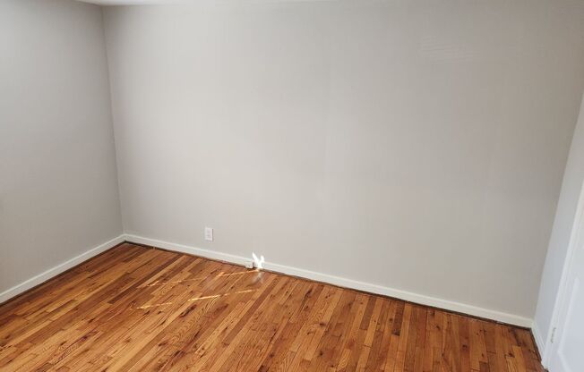 2 beds, 1 bath, 897 sqft, $2,035, Unit B-09