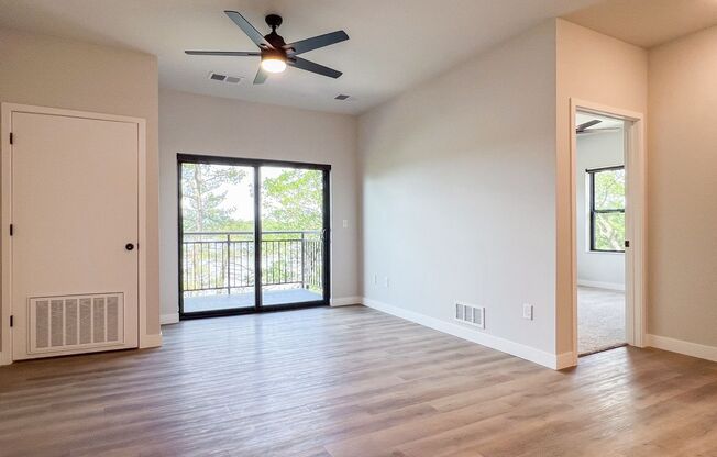 2 beds, 2 baths, 887 sqft, $2,235, Unit SC 1408-218