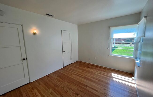 2 beds, 1 bath, $3,195