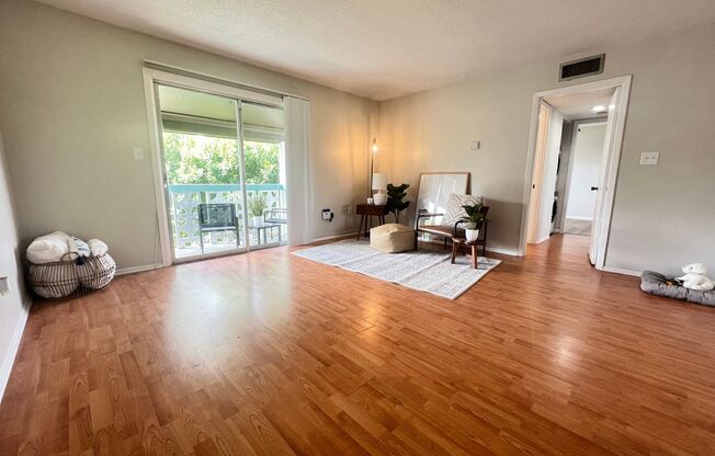 2 beds, 1 bath, 838 sqft, $1,999, Unit 64