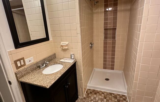 Studio, 1 bath, $1,150, Unit 3