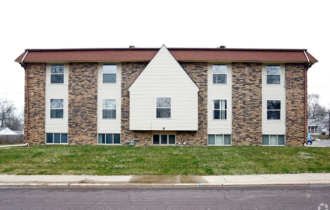 1 bed, 1 bath, 700 sqft, $825, Unit 801 West Crestwood Drive Apt 201