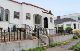 Gorgeous Remodeled Belmont 1 Bedroom with Garage!