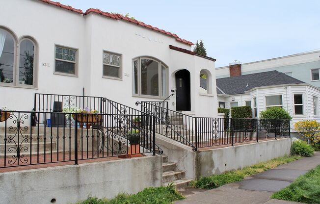 Gorgeous Remodeled Belmont 1 Bedroom with Garage!