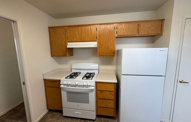 2 beds, 1 bath, $1,350, Unit A