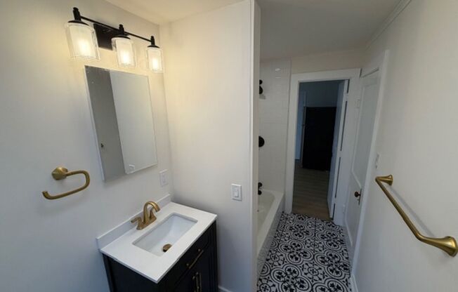 4 beds, 1 bath, 1,300 sqft, $3,500, Unit 473 Amity Rd