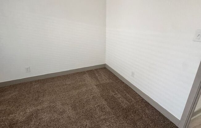 2 beds, 1 bath, 950 sqft, $1,295, Unit B5