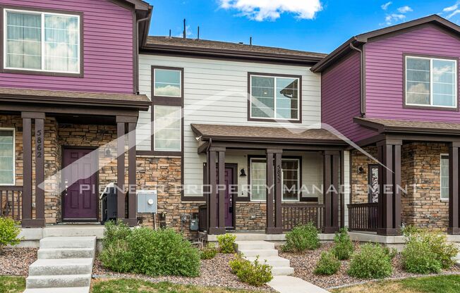 Townhome in NE Aurora with Central AC and 2 Car Garage!