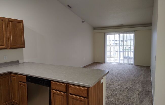 2 beds, 1 bath, $1,130