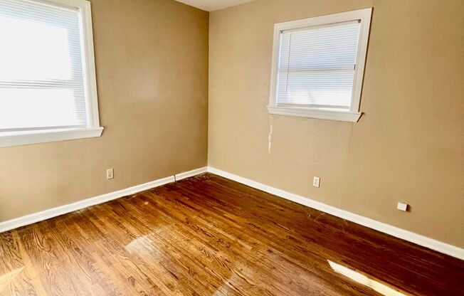 3 beds, 1 bath, $950