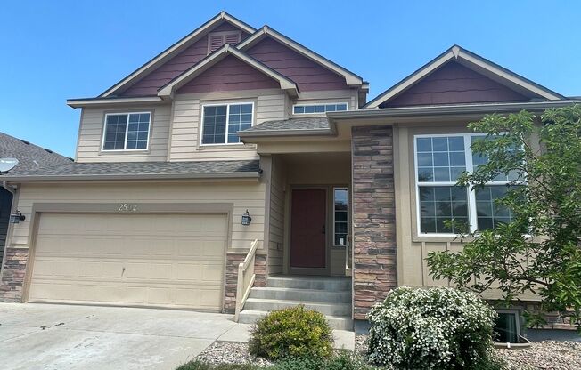 Beautiful 4 Bed, 3 Bath House in Maple Hill!