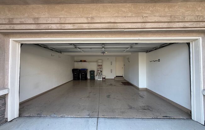 Comfortable 2BD/2BA Townhome in Carmel Mountain Ranch with Community Pool, Attached Garage & In-Unit Laundry