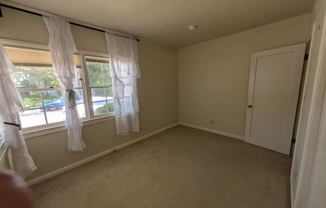 2941 Regina Way -Updated 2BD Duplex in Desirable Land Park