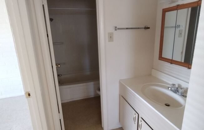 1 bed, 1 bath, $925, Unit 1068-B