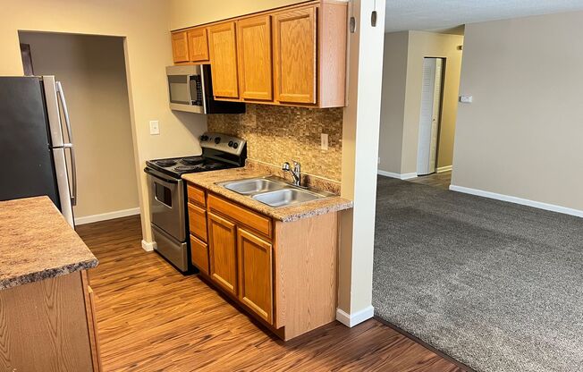 2 beds, 1 bath, 900 sqft, $940, Unit 92