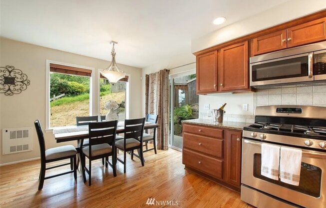 1311 16 AVE S